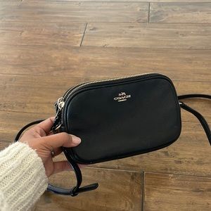 Authentic Coach camera bag, gently used in very good condition.